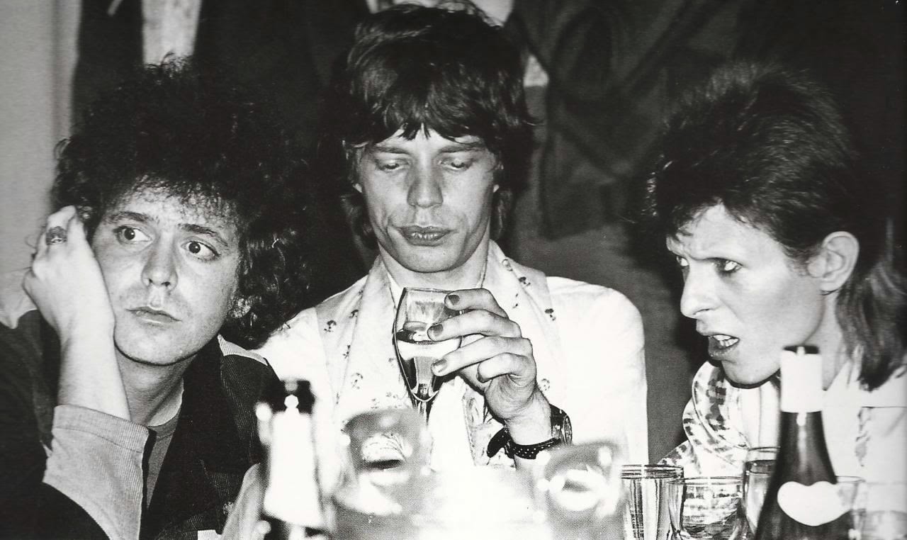 Lou Reed, Mick Jagger and David Bowie hanging out together at Café Royale, 1973 (3)